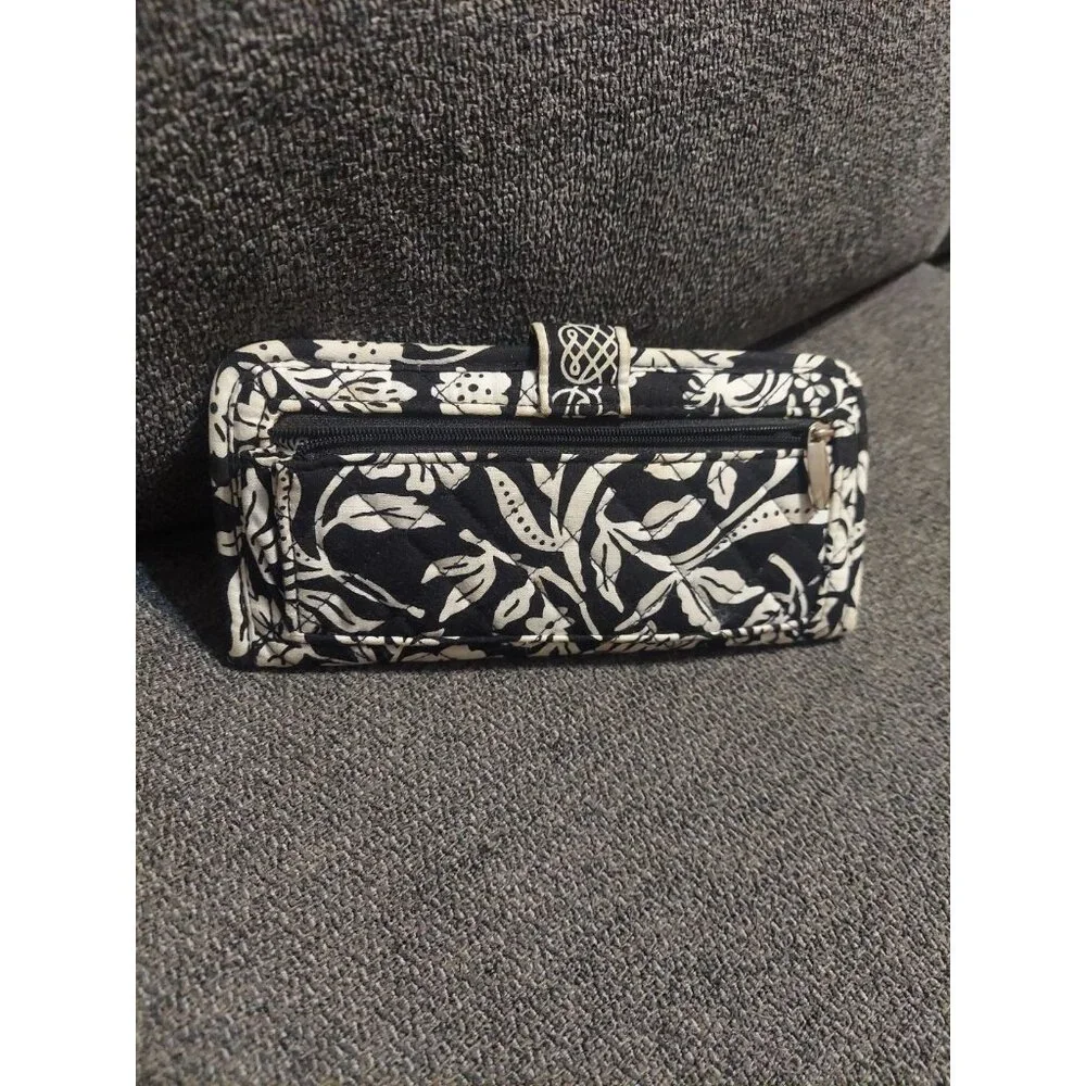 RETIRED VERA BRADLEY TRI-FOLD‎ WALLET BLACK WHITE FLORAL DESIGN ID/CREDIT *flaw - Picture 5 of 15